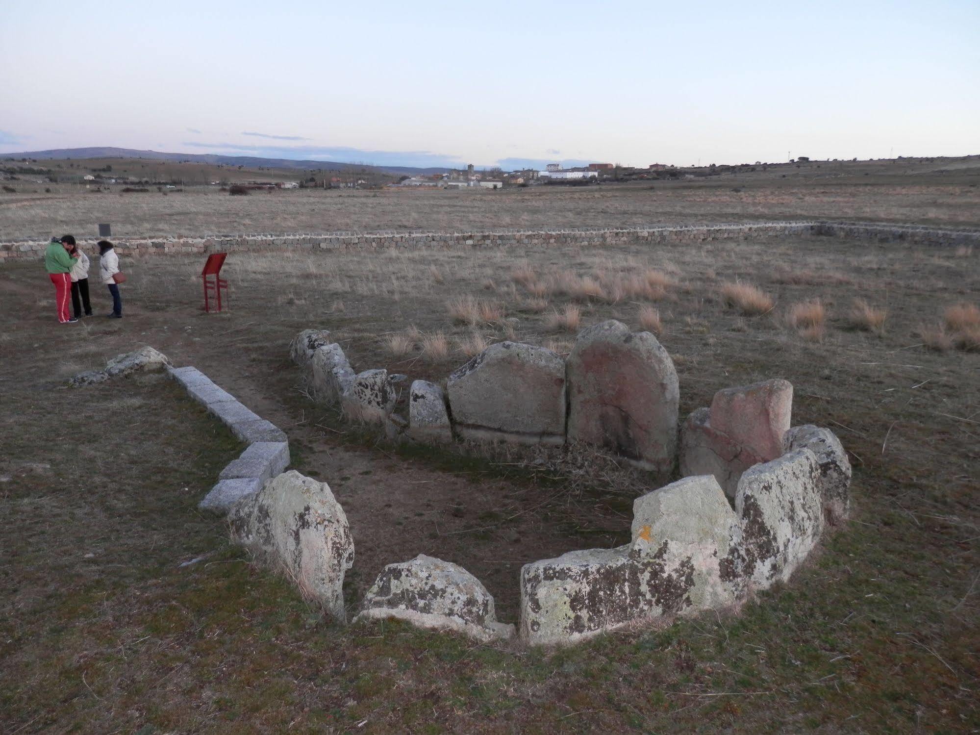 Casa Rural El Dolmen Bernuy-Salinero Luaran gambar